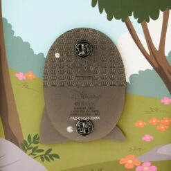 Loungefly Disney Snow White Lenticular Scene 3 Inch Collector Pin -Toy Haven WDPN3044 LFDISNEYSNOWWHITELENTICULARSCENE3INCOLLECTORBOXPIN0798BACK